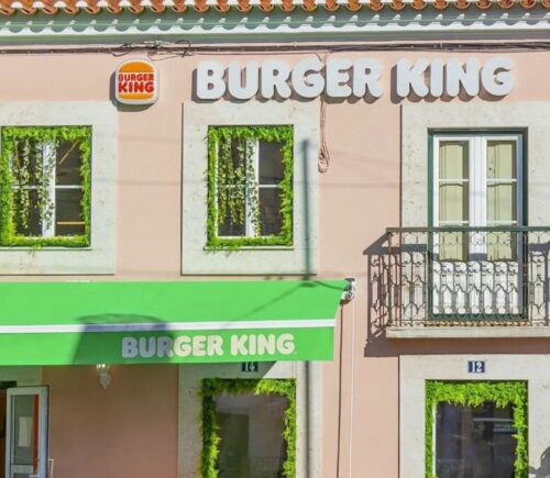 葡萄牙里斯本市的粉红色和绿色素食汉堡王餐厅GydF4y2Ba